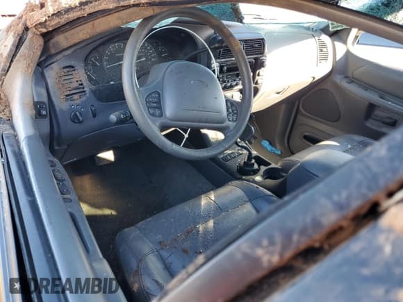 ✅ 2001 Ford Explorer Eddie Bauer • VIN: 1FMZU74E61UB05545 • Lot: 42649494. Wystawiony na Copart z przebiegiem 136 242 mil. Bezpłatny archiwum sprzedaży aukcyjnych z USA i szczegółowy raport historii pojazdu na DreamBid. Zdjęcie 8.