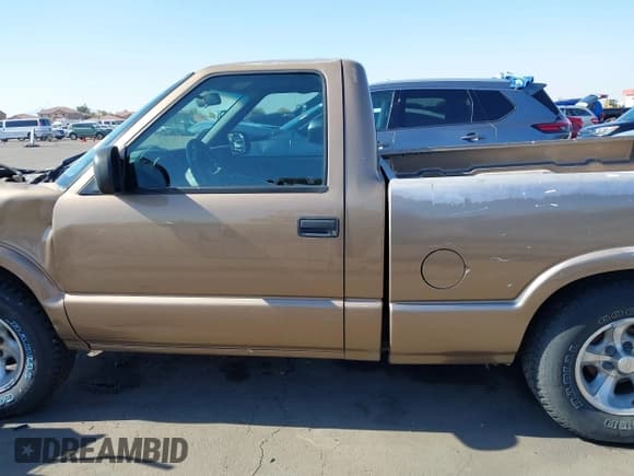 ✅ 2003 Chevrolet S-10 LS • VIN: 1GCCS14H338107286 • Лот: 41467985. Опубликован ранее на IAAI с пробегом 198 421 миль. Бесплатный доступ к архиву аукционных продаж из США и подробный отчёт об истории автомобиля на DreamBid. Изображение 15.