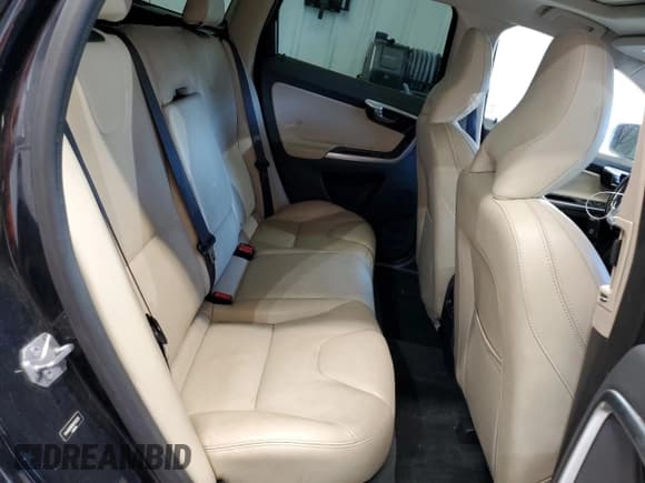 ✅ 2017 Volvo XC60 Dynamic • VIN: YV440MRR8H2122225 • Lot: 82547105. Wystawiony na Copart z przebiegiem 141 025 mil. Bezpłatny archiwum sprzedaży aukcyjnych z USA i szczegółowy raport historii pojazdu na DreamBid. Zdjęcie 11.