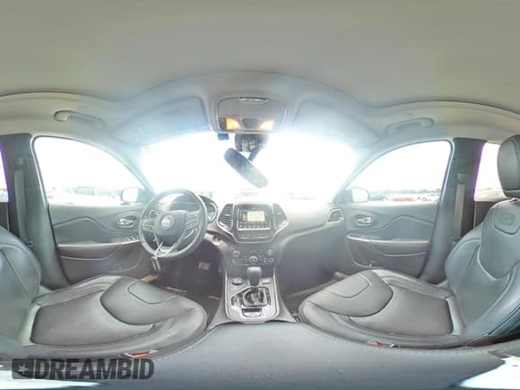 ✅ 2019 Jeep Cherokee Overland • VIN: 1C4PJMJN2KD124179 • Lot: 63379425. Wystawiony na Copart z przebiegiem 147 668 mil. Bezpłatny archiwum sprzedaży aukcyjnych z USA i szczegółowy raport historii pojazdu na DreamBid. Zdjęcie 16.