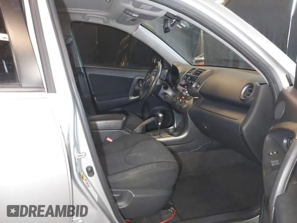 ✅ 2009 Toyota RAV4 Sport • VIN: JTMBK32V995074448 • Lot: 41669476. Wystawiony na IAAI z przebiegiem 129 340 mil. Bezpłatny archiwum sprzedaży aukcyjnych z USA i szczegółowy raport historii pojazdu na DreamBid. Zdjęcie 5.