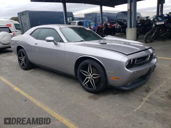 ✅ 2014 Dodge Challenger SXT • VIN: 2C3CDYAG2EH285500 • Lot: 81354794. Wystawiony na Copart z przebiegiem 132 370 mil. Bezpłatny archiwum sprzedaży aukcyjnych z USA i szczegółowy raport historii pojazdu na DreamBid. Zdjęcie 4.