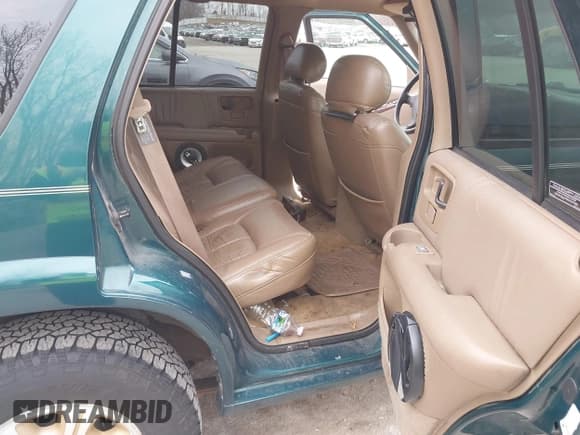 ✅ 1997 Oldsmobile Bravada • VIN: 1GHDT13W2V2706505 • Lot: 41835475. Listed on IAAI with 131,247 mi. Free auction sales archive from the USA and detailed vehicle history report at DreamBid. Image 8.