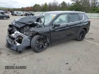 2023 Mitsubishi Outlander SE с VIN JA4J4UA85PZ040370, выставлен на аукционе Copart как лот 69807895 с пробегом Не указан миль и Списание • Salvage title. История ставок и продаж доступна на DreamBid. Изображение 1.