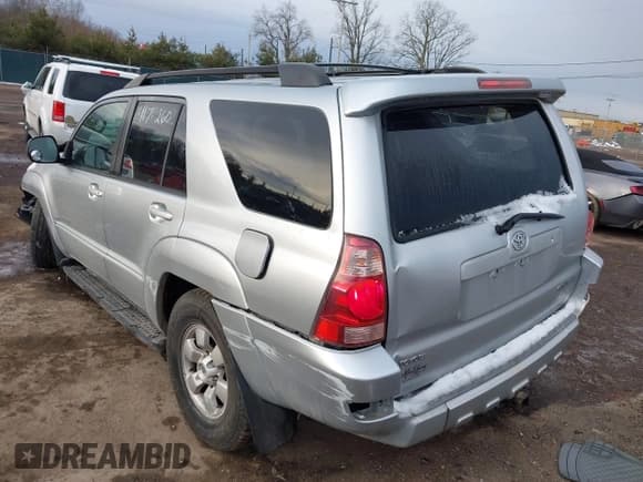 ✅ 2005 Toyota 4Runner SR5 • VIN: JTEBU14R858029312 • Lot: 41742603. Listed on IAAI with Not provided. Free auction sales archive from the USA and detailed vehicle history report at DreamBid. Image 3.