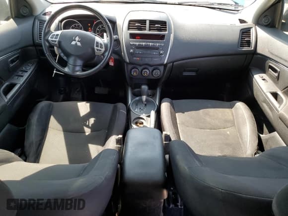 ✅ 2013 Mitsubishi Outlander ES • VIN: 4A4AP3AUXDE020423 • Lot: 81256575. Wystawiony na Copart z przebiegiem 131 469 mil. Bezpłatny archiwum sprzedaży aukcyjnych z USA i szczegółowy raport historii pojazdu na DreamBid. Zdjęcie 8.