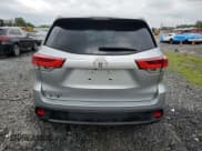✅ 2018 Toyota Highlander LE • VIN: 5TDBZRFH0JS841346 • Lot: 58398885. Wystawiony na Copart z przebiegiem 61 935 mil. Bezpłatny archiwum sprzedaży aukcyjnych z USA i szczegółowy raport historii pojazdu na DreamBid. Zdjęcie 6.