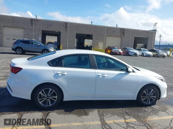 ✅ 2023 Kia Forte LXS • VIN: 3KPF24AD7PE509842 • Lot: 43454717. Wystawiony na IAAI z przebiegiem 36 433 mil. Bezpłatny archiwum sprzedaży aukcyjnych z USA i szczegółowy raport historii pojazdu na DreamBid. Zdjęcie 13.