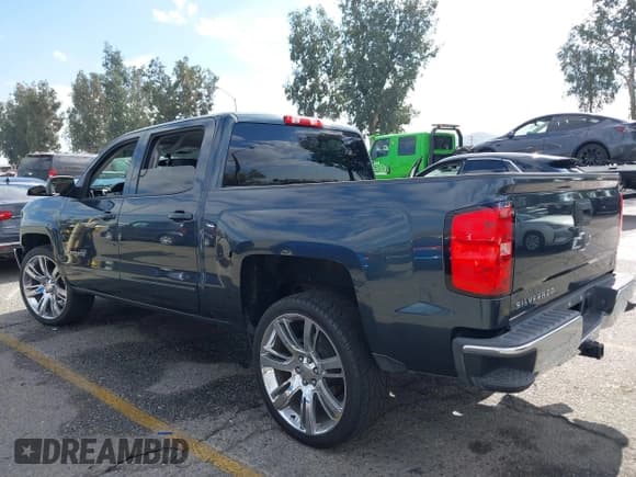 ✅ 2018 Chevrolet Silverado 1500 LT • VIN: 3GCPCREC5JG537540 • Lot: 43650266. Listed on IAAI with 79,004 mi. Free auction sales archive from the USA and detailed vehicle history report at DreamBid. Image 3.