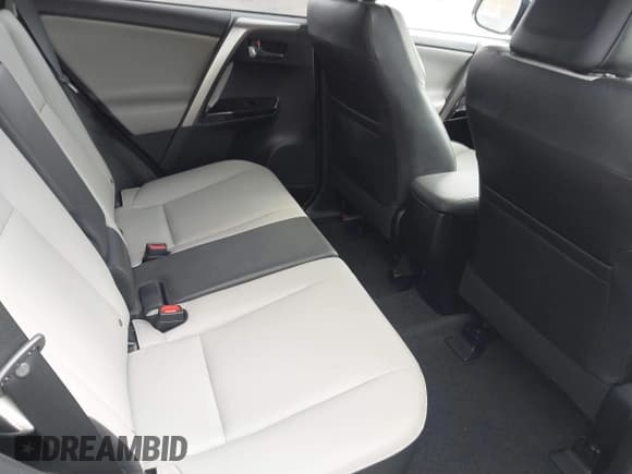 ✅ 2018 Toyota RAV4 Limited • VIN: JTMDFREV7JJ736678 • Lot: 43528765. Wystawiony na IAAI z przebiegiem 13 817 mil. Bezpłatny archiwum sprzedaży aukcyjnych z USA i szczegółowy raport historii pojazdu na DreamBid. Zdjęcie 8.