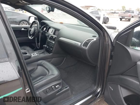 ✅ 2013 Audi Q7 S line Prestige • VIN: WA1DGAFE3DD016594 • Lot: 43820060. Wystawiony na IAAI z przebiegiem 204 424 mil. Bezpłatny archiwum sprzedaży aukcyjnych z USA i szczegółowy raport historii pojazdu na DreamBid. Zdjęcie 5.