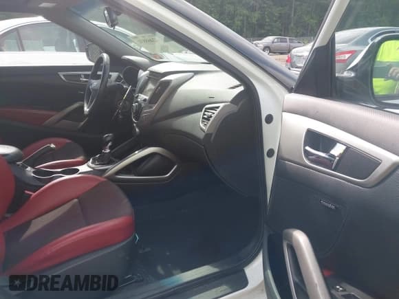 ✅ 2013 Hyundai Veloster w/Gray Int • VIN: KMHTC6AD3DU131703 • Lot: 42468831. Wystawiony na IAAI z przebiegiem 188 513 mil. Bezpłatny archiwum sprzedaży aukcyjnych z USA i szczegółowy raport historii pojazdu na DreamBid. Zdjęcie 5.