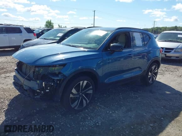 ✅ 2024 Volvo XC40 Ultimate Dark Theme • VIN: YV4L12UMXR2227911 • Лот: 43068731. Опубликован ранее на IAAI с пробегом 12 437 миль. Бесплатный доступ к архиву аукционных продаж из США и подробный отчёт об истории автомобиля на DreamBid. Изображение 2.