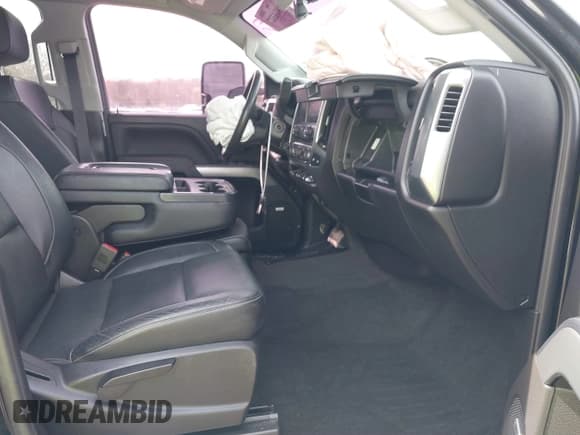 ✅ 2018 Chevrolet Silverado 2500HD LT • VIN: 1GC1KVEY9JF131162 • Lot: 41811327. Wystawiony na IAAI z przebiegiem 120 622 mil. Bezpłatny archiwum sprzedaży aukcyjnych z USA i szczegółowy raport historii pojazdu na DreamBid. Zdjęcie 5.