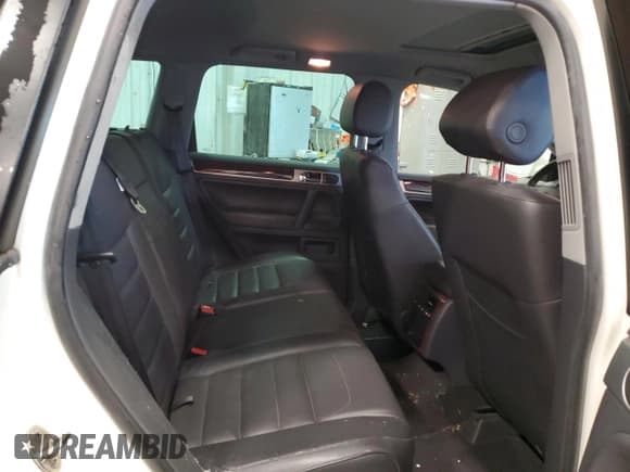 ✅ 2009 Volkswagen Touareg V6 • VIN: WVGFM77L69D035733 • Лот: 89385335. Опубликован ранее на Copart с пробегом 84 557 миль. Бесплатный доступ к архиву аукционных продаж из США и подробный отчёт об истории автомобиля на DreamBid. Изображение 11.