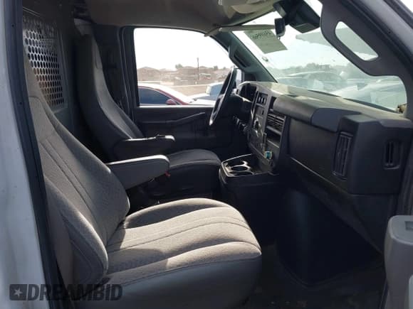 ✅ 2019 Chevrolet Express Cargo • VIN: 1GCWGAFP2K1100100 • Лот: 43699566. Опубликован ранее на IAAI с пробегом 243 861 миль. Бесплатный доступ к архиву аукционных продаж из США и подробный отчёт об истории автомобиля на DreamBid. Изображение 5.