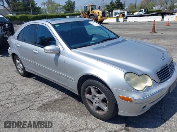 ✅ 2001 Mercedes-Benz C 230/260/280/320 • VIN: WDBRF61J41F104908 • Lot: 42003924. Wystawiony na IAAI z przebiegiem Nie podano. Bezpłatny archiwum sprzedaży aukcyjnych z USA i szczegółowy raport historii pojazdu na DreamBid. Zdjęcie 1.