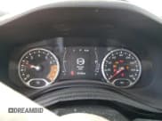 ✅ 2020 Jeep Renegade Latitude • VIN: ZACNJABB9LPL16788 • Lot: 56921635. Wystawiony na Copart z przebiegiem 56 708 mil. Bezpłatny archiwum sprzedaży aukcyjnych z USA i szczegółowy raport historii pojazdu na DreamBid. Zdjęcie 9.