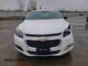 2015 Chevrolet Malibu LS z VIN 1G11B5SLXFF190584, wystawiony jako Copart lot #90889635 z przebiegiem 54 318 mil mil oraz Szkoda całkowita • Salvage title. Historia ofert i sprzedaży dostępna na DreamBid. Obrazek 5.