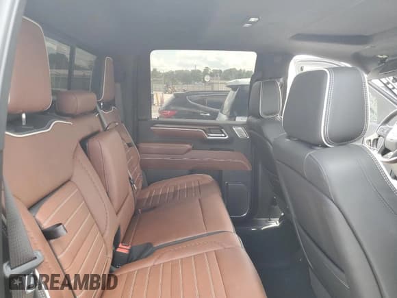 ✅ 2025 GMC Sierra 2500HD Denali Ultimate • VIN: 1GT4UXEY2SF305948 • Lot: 70884895. Listed on Copart with 1,144 mi. Free auction sales archive from the USA and detailed vehicle history report at DreamBid. Image 10.