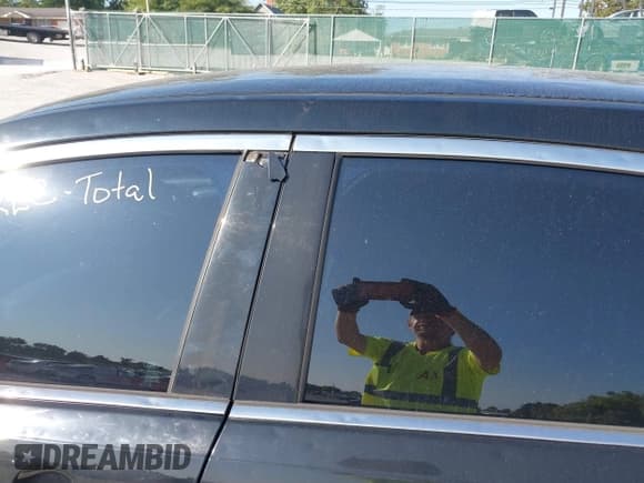 ✅ 2013 Ford Police Interceptor • VIN: 1FAHP2M84DG113446 • Lot: 42957214. Wystawiony na IAAI z przebiegiem 78 375 mil. Bezpłatny archiwum sprzedaży aukcyjnych z USA i szczegółowy raport historii pojazdu na DreamBid. Zdjęcie 13.