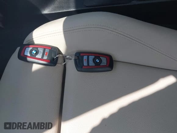 ✅ 2016 BMW 2 Series 228i xDrive • VIN: WBA1L9C50GV324910 • Lot: 42153692. Wystawiony na IAAI z przebiegiem 48 785 mil. Bezpłatny archiwum sprzedaży aukcyjnych z USA i szczegółowy raport historii pojazdu na DreamBid. Zdjęcie 11.