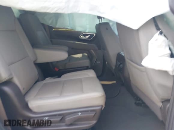 ✅ 2023 Chevrolet Tahoe LT • VIN: 1GNSKNKD6PR468151 • Lot: 42424378. Wystawiony na IAAI z przebiegiem 38 868 mil. Bezpłatny archiwum sprzedaży aukcyjnych z USA i szczegółowy raport historii pojazdu na DreamBid. Zdjęcie 8.