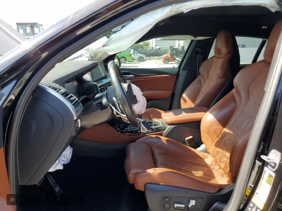 ✅ 2022 BMW X4 M • VIN: 5YM23EC02N9K93385 • Lot: 53954854. Wystawiony na Copart z przebiegiem 17 189 mil. Bezpłatny archiwum sprzedaży aukcyjnych z USA i szczegółowy raport historii pojazdu na DreamBid. Zdjęcie 7.