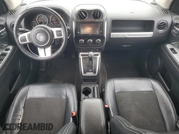 ✅ 2017 Jeep Compass Latitude • VIN: 1C4NJCEA7HD207088 • Lot: 82153285. Listed on Copart with 141,091 mi. Free auction sales archive from the USA and detailed vehicle history report at DreamBid. Image 8.