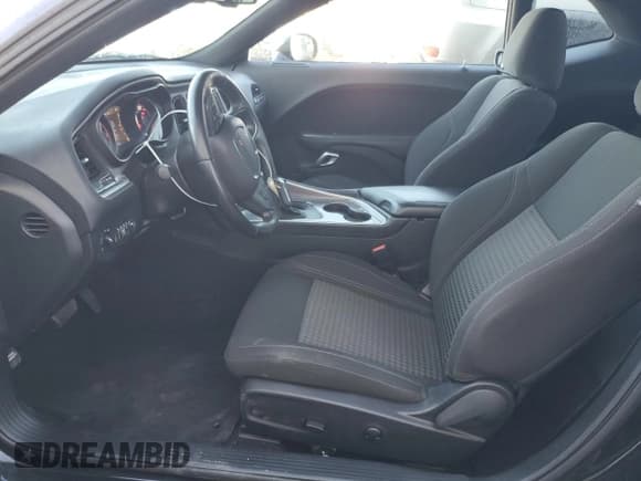 ✅ 2022 Dodge Challenger SXT • VIN: 2C3CDZAG2NH181580 • Lot: 80930863. Wystawiony na Copart z przebiegiem 29 646 mil. Bezpłatny archiwum sprzedaży aukcyjnych z USA i szczegółowy raport historii pojazdu na DreamBid. Zdjęcie 7.