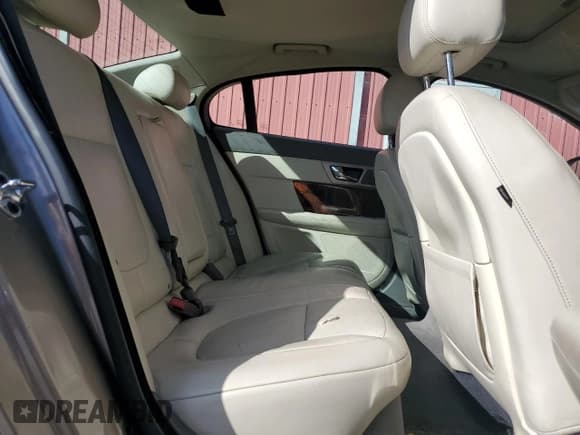 ✅ 2009 Jaguar XF • VIN: SAJXA06B09HR27648 • Lot: 82660715. Wystawiony na Copart z przebiegiem 181 900 mil. Bezpłatny archiwum sprzedaży aukcyjnych z USA i szczegółowy raport historii pojazdu na DreamBid. Zdjęcie 10.