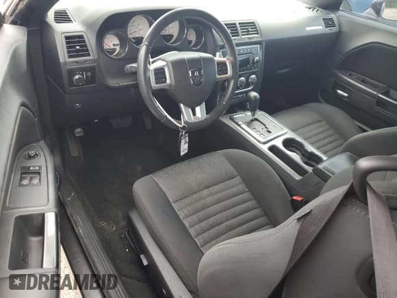 ✅ 2013 Dodge Challenger SXT • VIN: 2C3CDYAG2DH660154 • Lot: 64657534. Wystawiony na Copart z przebiegiem 86 066 mil. Bezpłatny archiwum sprzedaży aukcyjnych z USA i szczegółowy raport historii pojazdu na DreamBid. Zdjęcie 8.