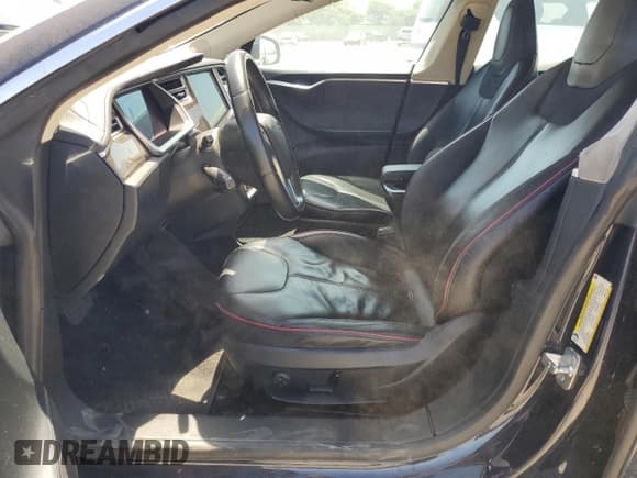 ✅ 2013 Tesla Model S • VIN: 5YJSA1CNXDFP26572 • Lot: 63529645. Wystawiony na Copart z przebiegiem 132 885 mil. Bezpłatny archiwum sprzedaży aukcyjnych z USA i szczegółowy raport historii pojazdu na DreamBid. Zdjęcie 7.