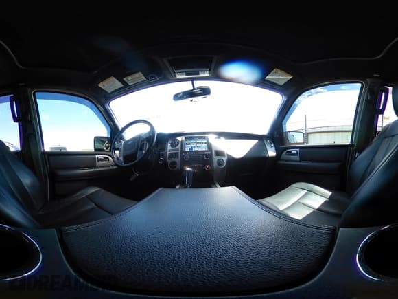 ✅ 2017 Ford Expedition Max Limited • VIN: 1FMJK1KT7HEA81097 • Lot: 41974420. Wystawiony na IAAI z przebiegiem 145 645 mil. Bezpłatny archiwum sprzedaży aukcyjnych z USA i szczegółowy raport historii pojazdu na DreamBid. Zdjęcie 19.