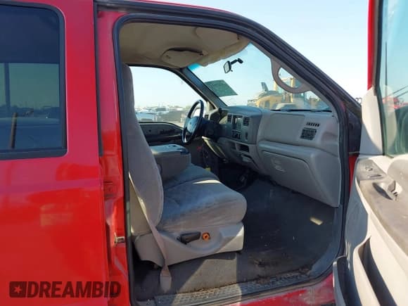 ✅ 1999 Ford F-250 XL • VIN: 1FTNW20F8XEA78401 • Lot: 43347971. Wystawiony na IAAI z przebiegiem 333 081 mil. Bezpłatny archiwum sprzedaży aukcyjnych z USA i szczegółowy raport historii pojazdu na DreamBid. Zdjęcie 5.