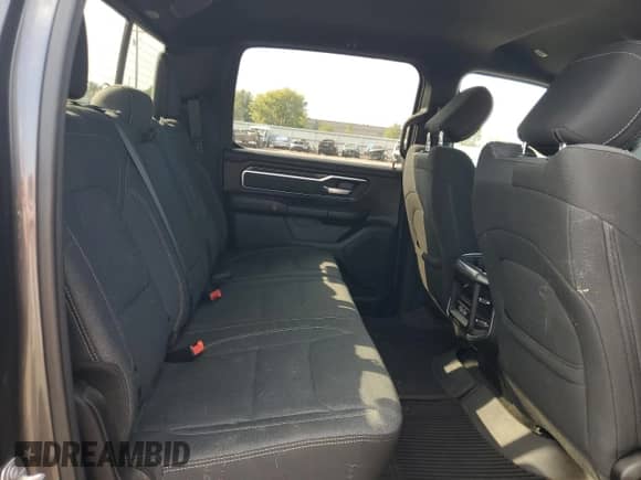 2019 Ram 1500 Big Horn z VIN 1C6SRFFT4KN570616, wystawiony jako Copart lot #84862805 z przebiegiem 74 932 mil mil oraz Szkoda całkowita • Salvage title. Historia ofert i sprzedaży dostępna na DreamBid. Obrazek 10.