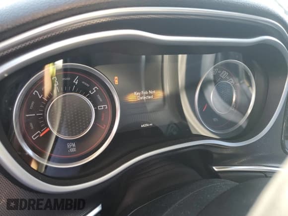 ✅ 2015 Dodge Challenger SXT Plus • VIN: 2C3CDZBG0FH823617 • Lot: 89541745. Wystawiony na Copart z przebiegiem 64 256 mil. Bezpłatny archiwum sprzedaży aukcyjnych z USA i szczegółowy raport historii pojazdu na DreamBid. Zdjęcie 9.