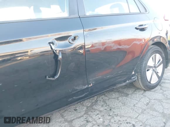 ✅ 2019 Hyundai Ioniq Blue • VIN: KMHC65LC0KU165343 • Lot: 41425456. Wystawiony na IAAI z przebiegiem 200 068 mil. Bezpłatny archiwum sprzedaży aukcyjnych z USA i szczegółowy raport historii pojazdu na DreamBid. Zdjęcie 6.