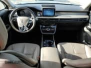 ✅ 2020 Lincoln Corsair Standard • VIN: 5LMCJ1C90LUL28194 • Lot: 70949373. Wystawiony na Copart z przebiegiem 44 195 mil. Bezpłatny archiwum sprzedaży aukcyjnych z USA i szczegółowy raport historii pojazdu na DreamBid. Zdjęcie 8.