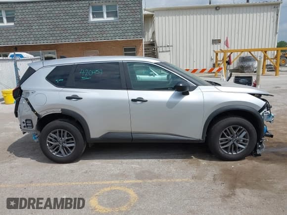 ✅ 2025 Nissan Rogue S • VIN: 5N1BT3AB4SC834268 • Lot: 42273657. Listed on IAAI with 1,499 mi. Free auction sales archive from the USA and detailed vehicle history report at DreamBid. Image 13.