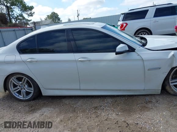 ✅ 2015 BMW 5 Series 535i • VIN: WBA5B1C52FD922491 • Lot: 41836034. Wystawiony na IAAI z przebiegiem 159 414 mil. Bezpłatny archiwum sprzedaży aukcyjnych z USA i szczegółowy raport historii pojazdu na DreamBid. Zdjęcie 13.