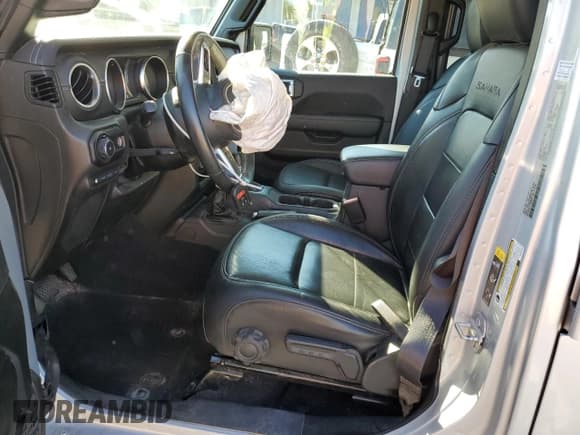 ✅ 2023 Jeep Wrangler Sahara • VIN: 1C4JJXP69PW514683 • Lot: 84743775. Wystawiony na Copart z przebiegiem 72 487 mil. Bezpłatny archiwum sprzedaży aukcyjnych z USA i szczegółowy raport historii pojazdu na DreamBid. Zdjęcie 7.