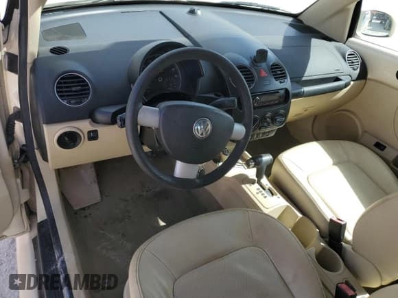 ✅ 2010 Volkswagen Beetle • VIN: 3VWRW3AL7AM010651 • Лот: 77471594. Опубликован ранее на Copart с пробегом 57 684 миль. Бесплатный доступ к архиву аукционных продаж из США и подробный отчёт об истории автомобиля на DreamBid. Изображение 8.