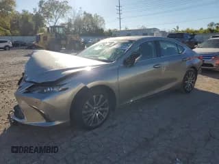 ✅ 2019 Lexus ES 350 • VIN: 58ABZ1B14KU047610 • Lot: 89475645. Wystawiony na Copart z przebiegiem Nie podano. Bezpłatny archiwum sprzedaży aukcyjnych z USA i szczegółowy raport historii pojazdu na DreamBid. Zdjęcie 1.