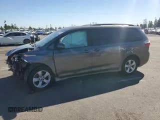 ✅ 2020 Toyota Sienna LE • VIN: 5TDKZ3DC6LS065280 • Lot: 90707345. Listed on Copart with 97,157 mi. Free auction sales archive from the USA and detailed vehicle history report at DreamBid. Image 1.