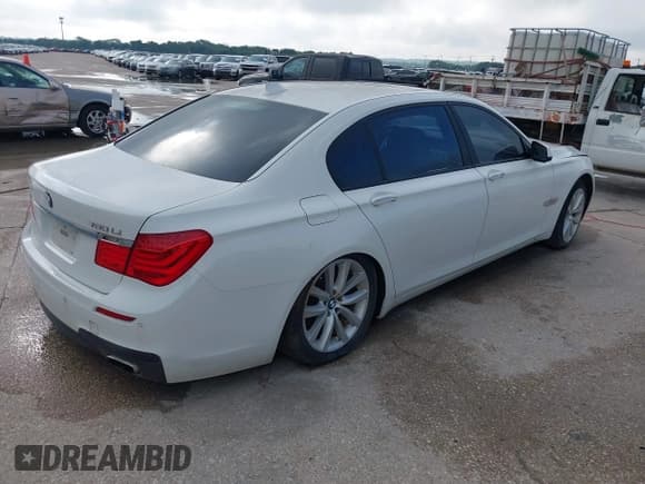 ✅ 2012 BMW 7 Series 750Li • VIN: WBAKB8C58CC963818 • Lot: 42346005. Wystawiony na IAAI z przebiegiem 189 995 mil. Bezpłatny archiwum sprzedaży aukcyjnych z USA i szczegółowy raport historii pojazdu na DreamBid. Zdjęcie 4.