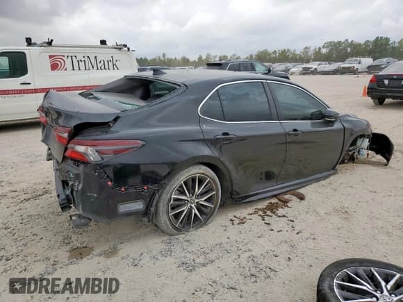 ✅ 2023 Toyota Camry SE • VIN: 4T1G11AKXPU744477 • Lot: 93331375. Wystawiony na Copart z przebiegiem 42 989 mil. Bezpłatny archiwum sprzedaży aukcyjnych z USA i szczegółowy raport historii pojazdu na DreamBid. Zdjęcie 3.