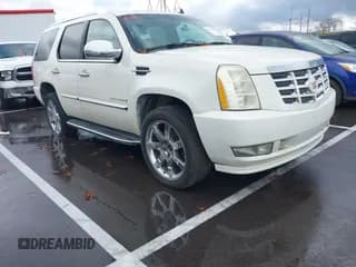 ✅ 2007 Cadillac Escalade • VIN: 1GYFK63867R413100 • Lot: 43775913. Listed on IAAI with 191,032 mi. Free auction sales archive from the USA and detailed vehicle history report at DreamBid. Image 1.