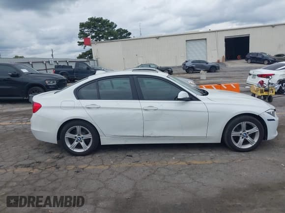 ✅ 2012 BMW 3 Series 328i • VIN: WBA3A5C52CF341655 • Лот: 43333904. Опубликован ранее на IAAI с пробегом 176 000 миль. Бесплатный доступ к архиву аукционных продаж из США и подробный отчёт об истории автомобиля на DreamBid. Изображение 13.