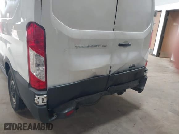 ✅ 2016 Ford Transit Cargo • VIN: 1FTYE1YM2GKA57008 • Lot: 42468272. Wystawiony na IAAI z przebiegiem 152 870 mil. Bezpłatny archiwum sprzedaży aukcyjnych z USA i szczegółowy raport historii pojazdu na DreamBid. Zdjęcie 6.